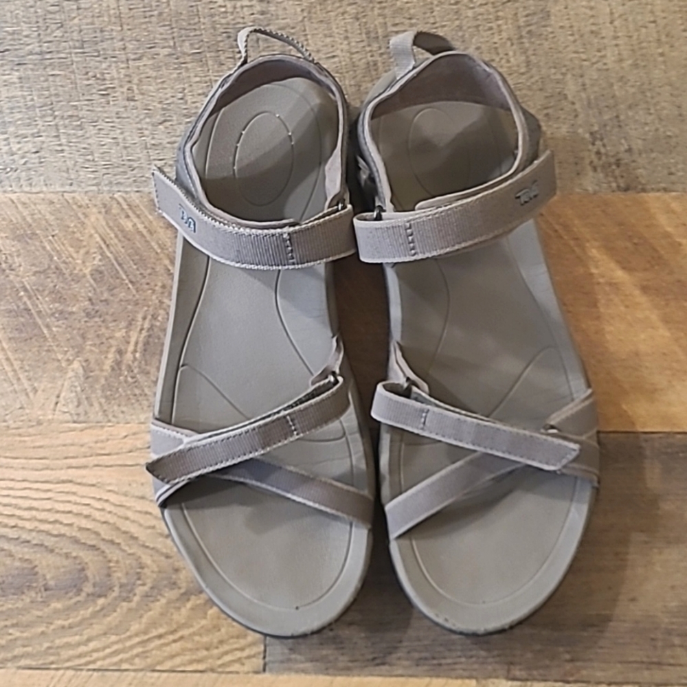 Tan Teva Tirra sandals size 9